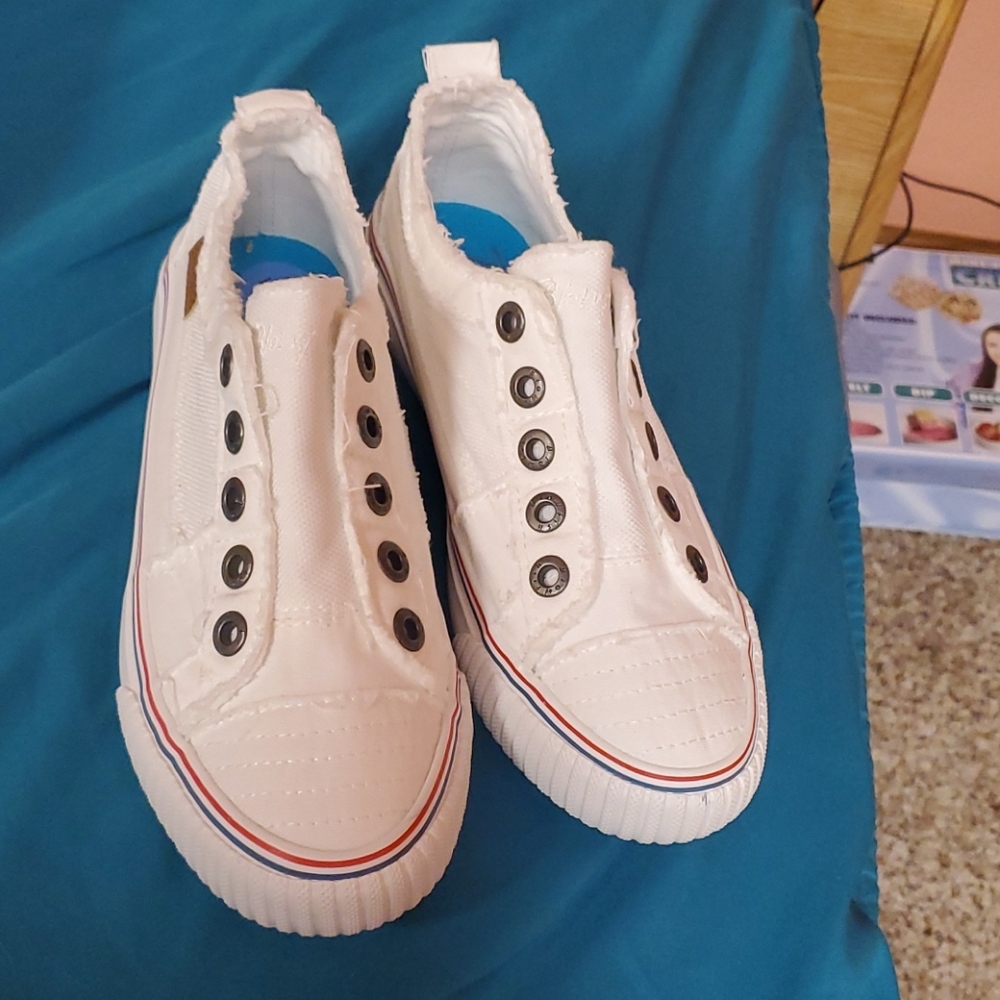 New without tags blow fish slip on shoes